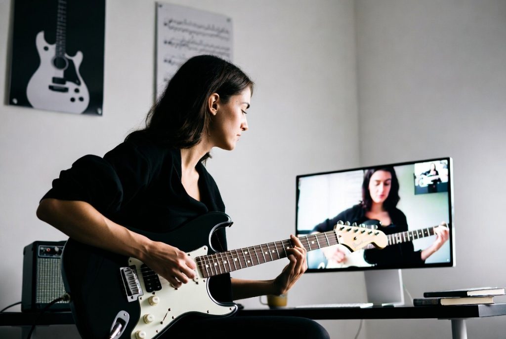 Nauka gry na gitarze online